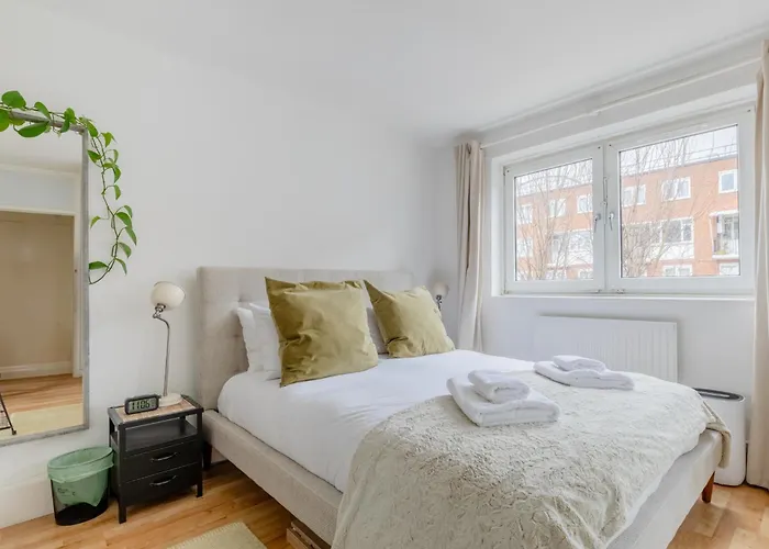 Stylish 2Bd Home With Private Garden Nine Elms