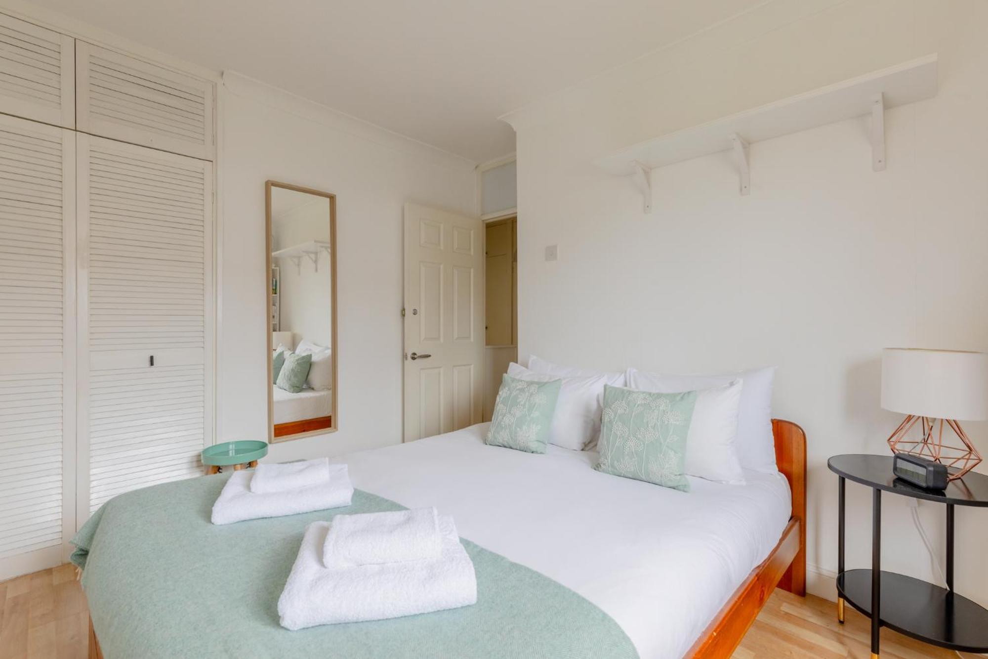 Stylish 2bd With Private Garden Nine Elms *