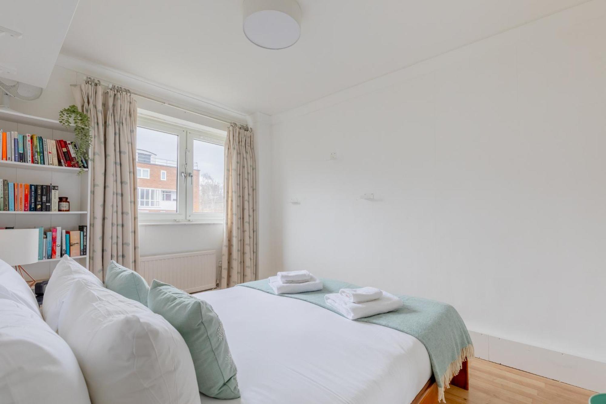 Stylish 2bd With Private Garden Nine Elms Londra