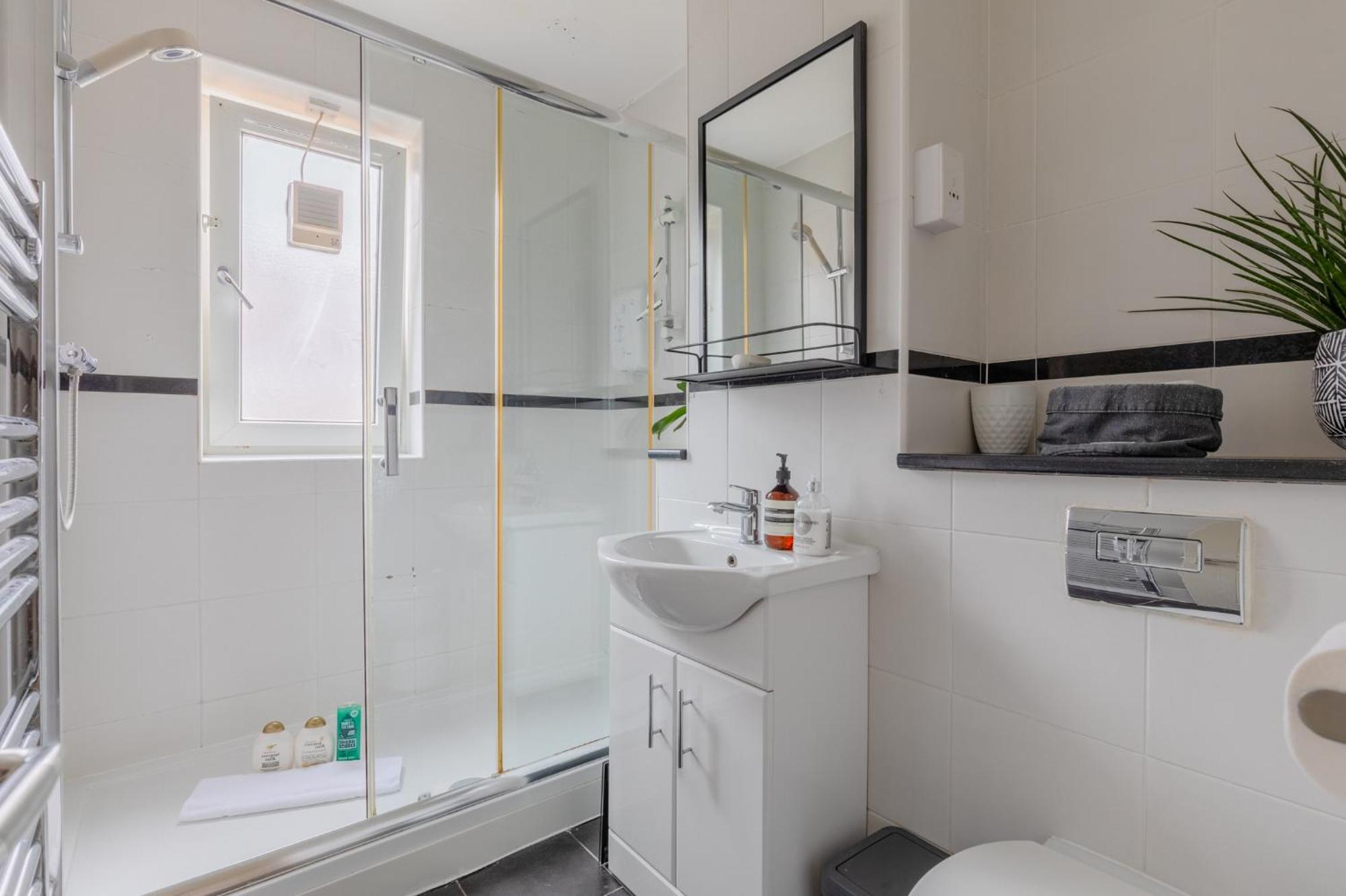 Stylish 2bd With Private Garden Nine Elms Apartment London