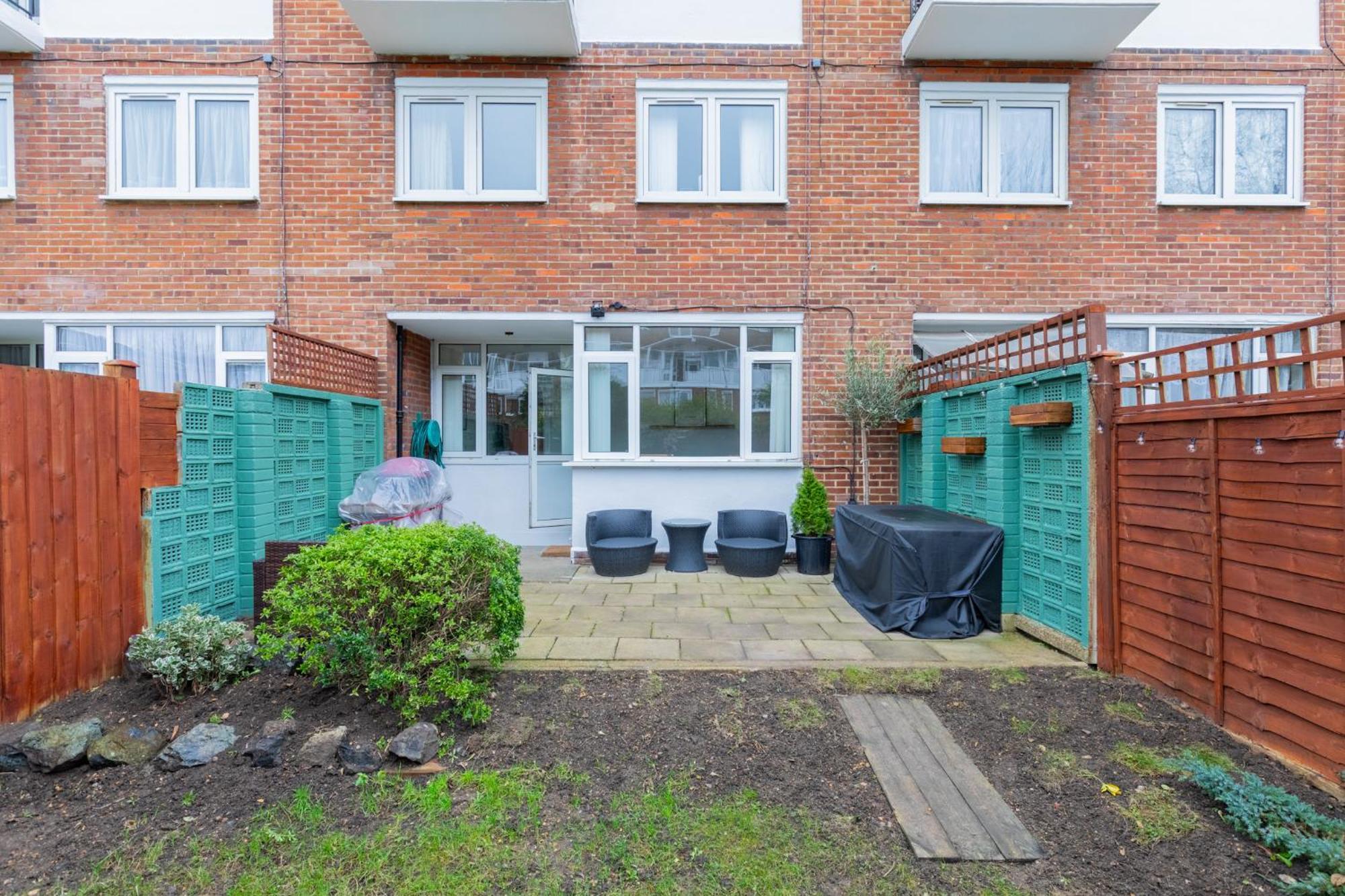 Stylish 2bd With Private Garden Nine Elms *