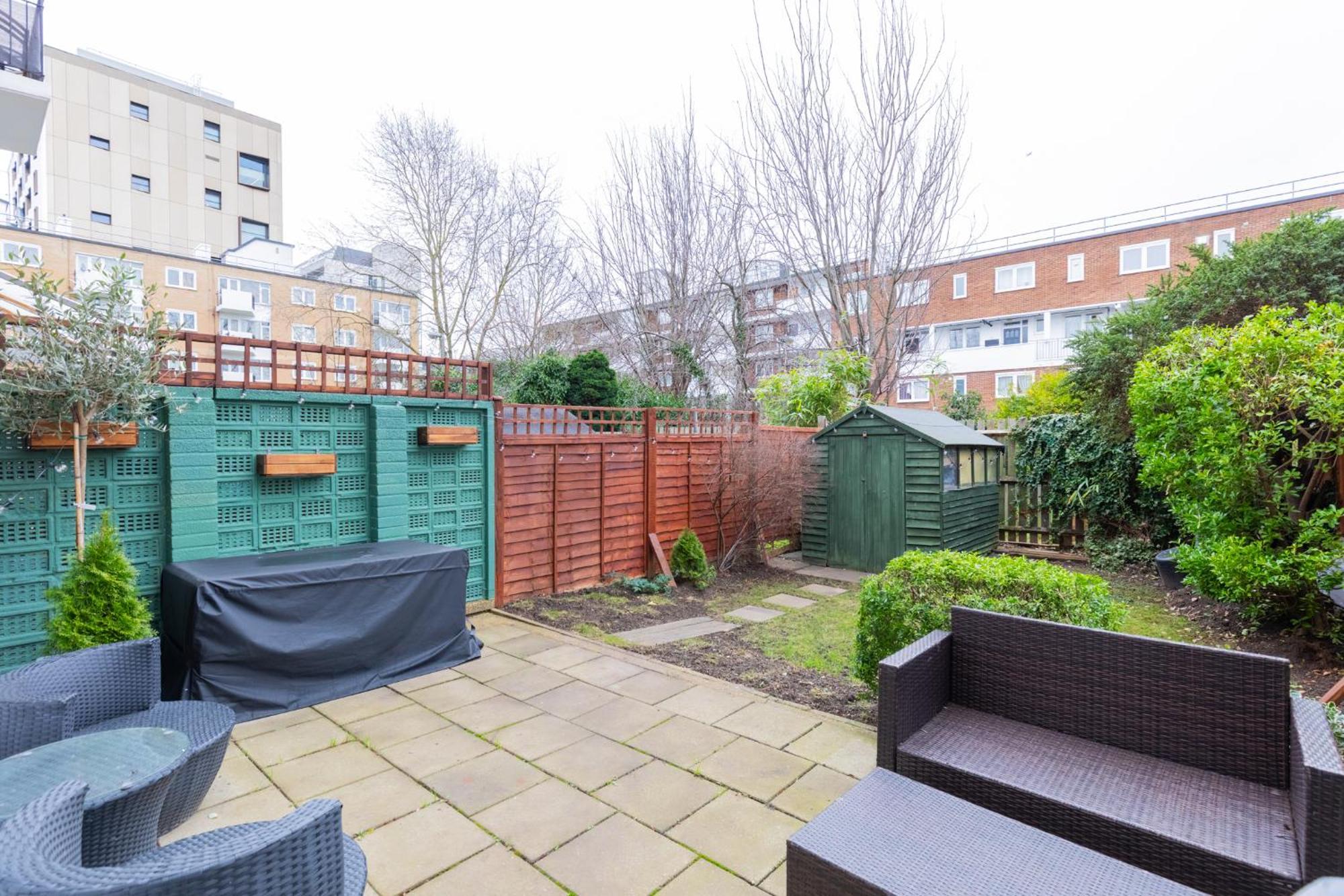 Stylish 2bd With Private Garden Nine Elms Apartment London